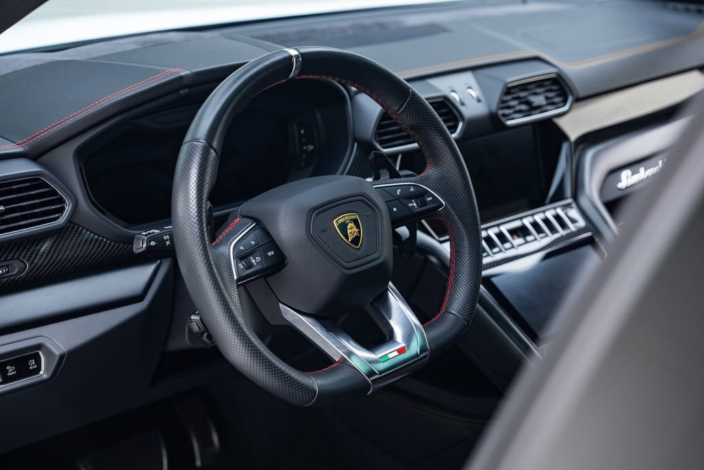 Used 2022 Lamborghini Urus image 19