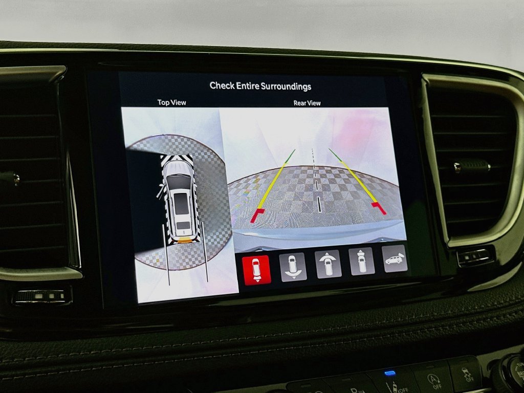 Used 2024 Chrysler Pacifica Pinnacle w/ Trailer Tow Group FWD image 23