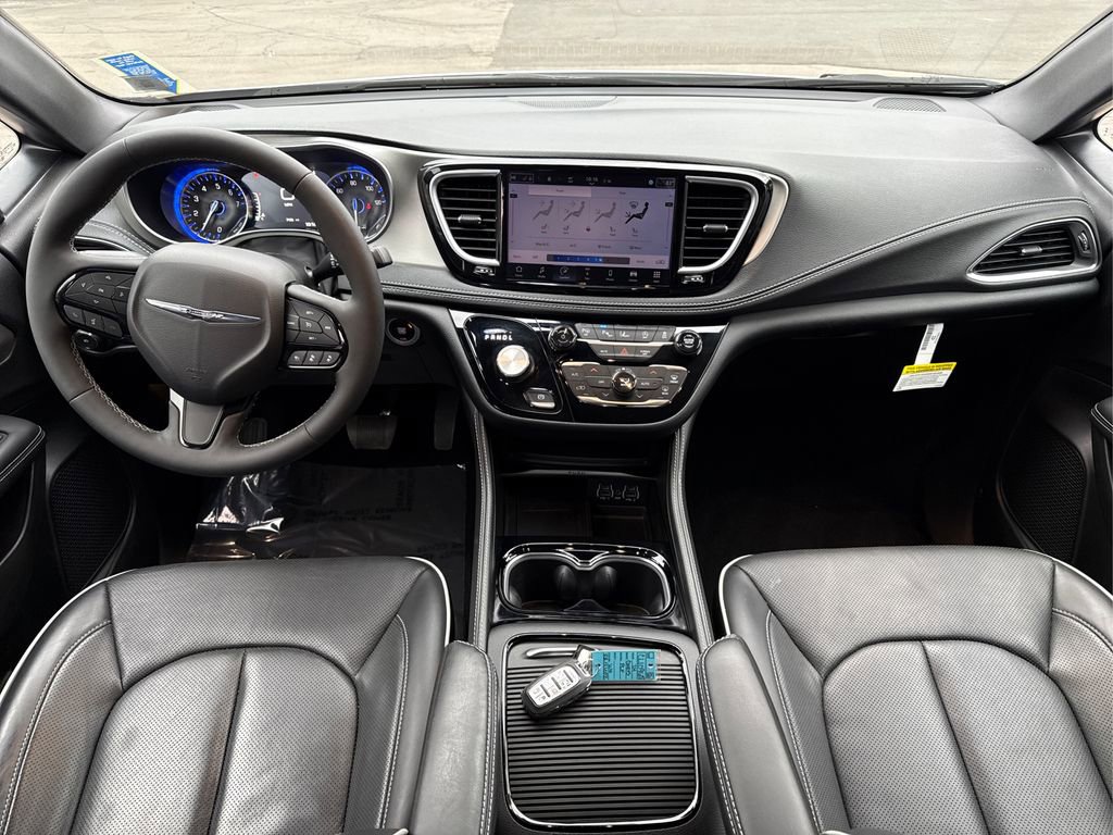 Used 2024 Chrysler Pacifica Limited w/ S Appearance Package image 22