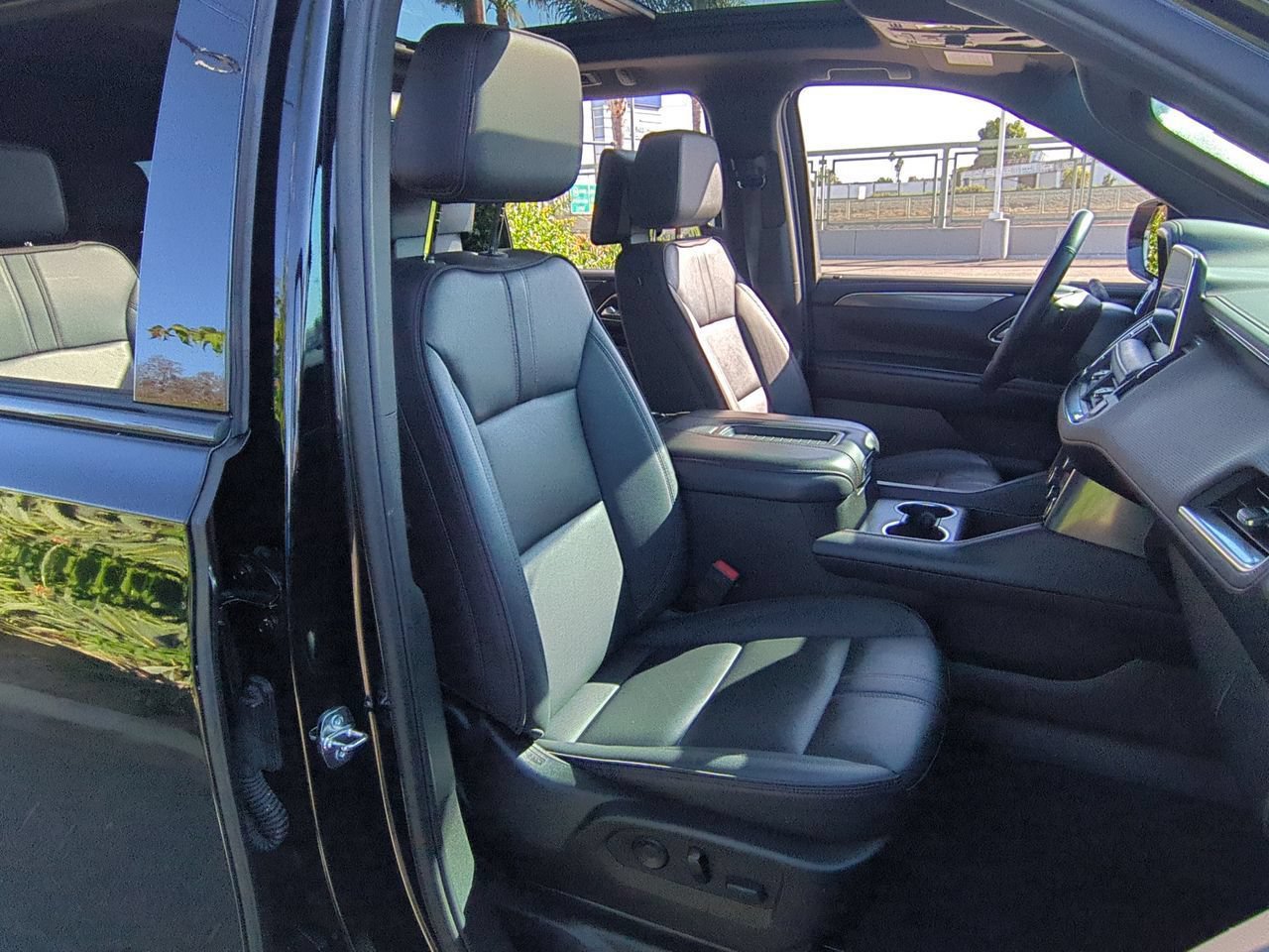 Used 2024 Chevrolet Suburban RST w/ Luxury Package AWD/4WD image 29