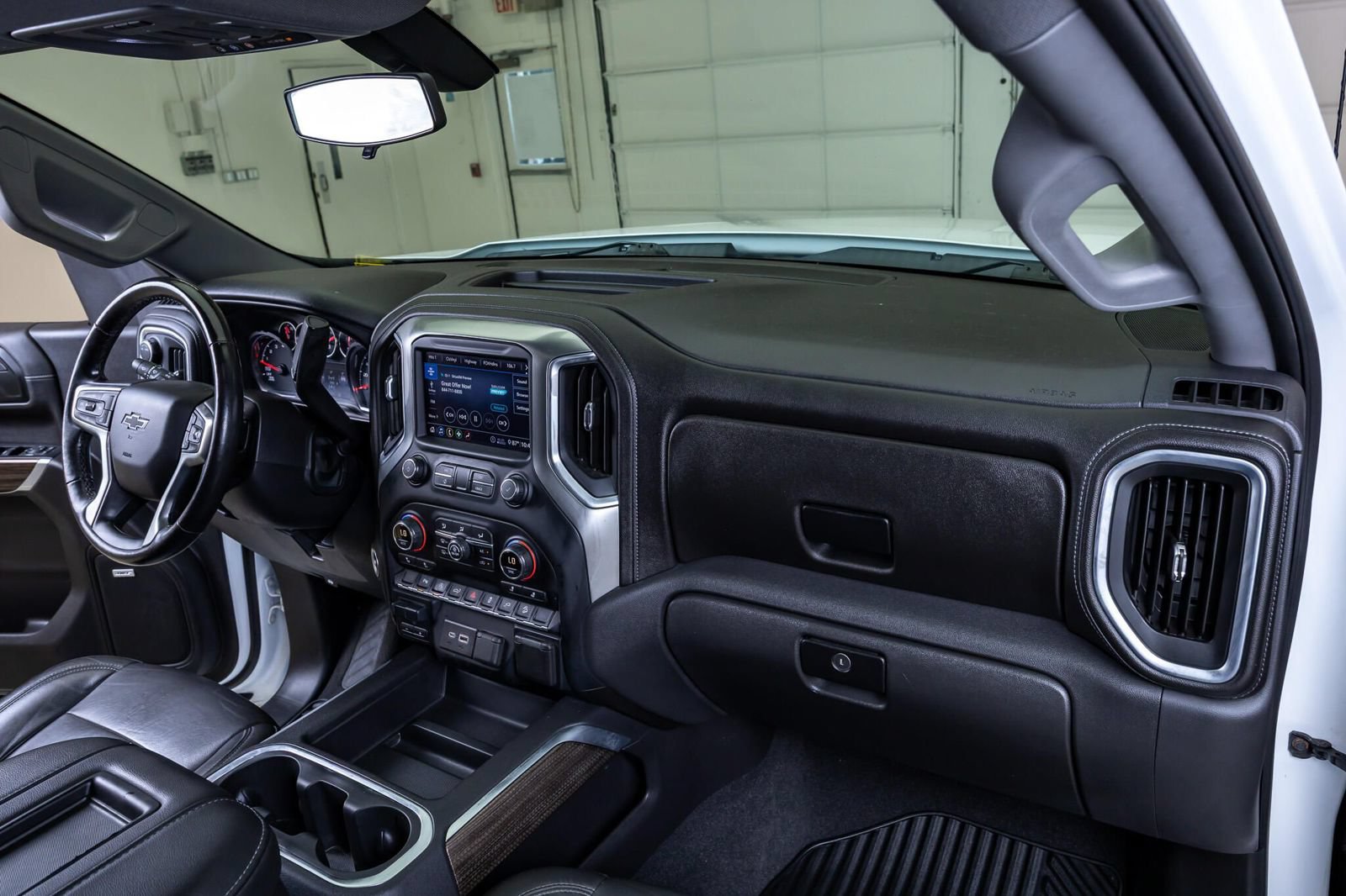 Used 2020 Chevrolet Silverado 1500 RST w/ Texas Edition AWD/4WD image 17