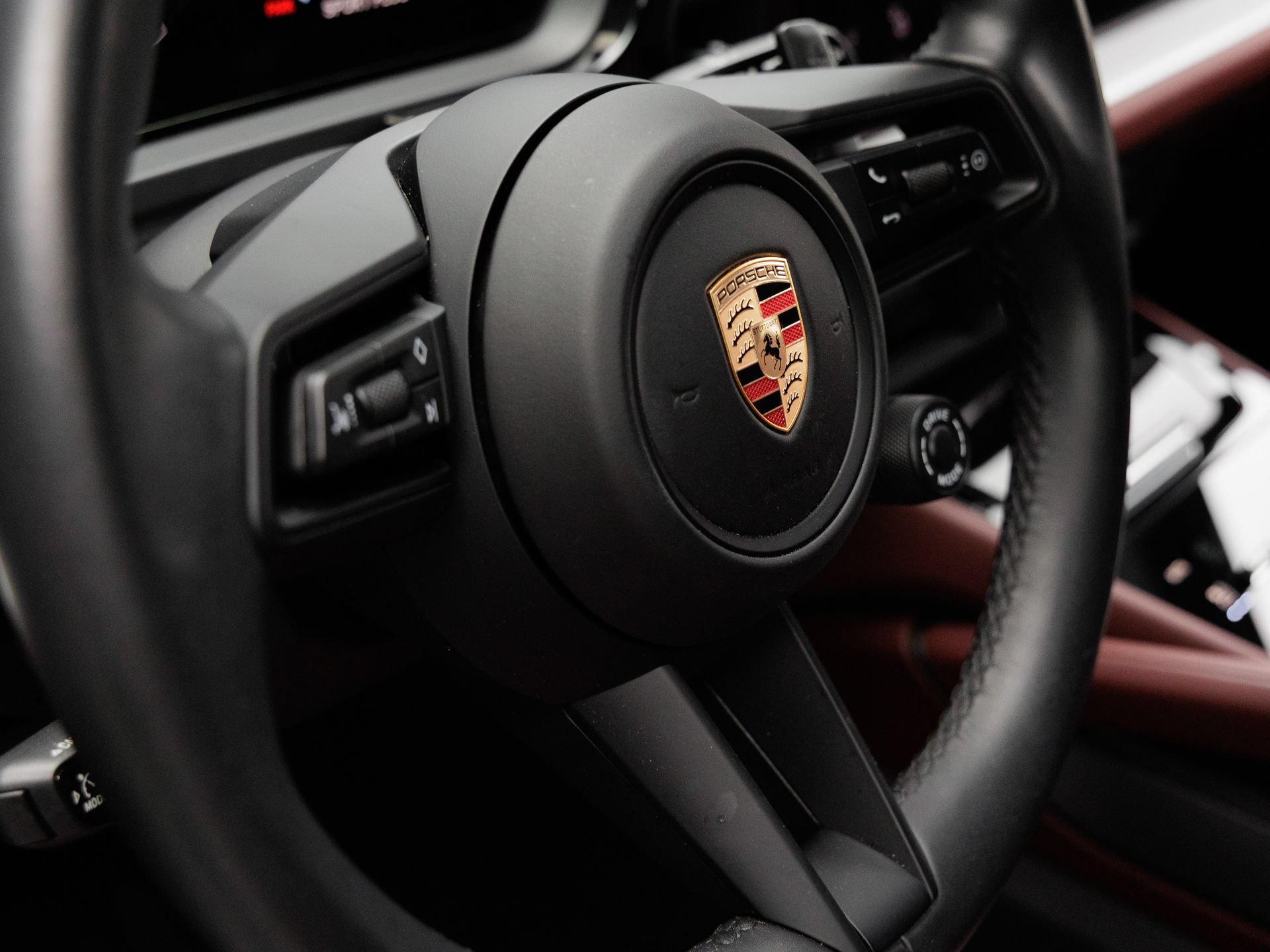 Certified 2025 Porsche Cayenne E-Hybrid AWD/4WD image 21