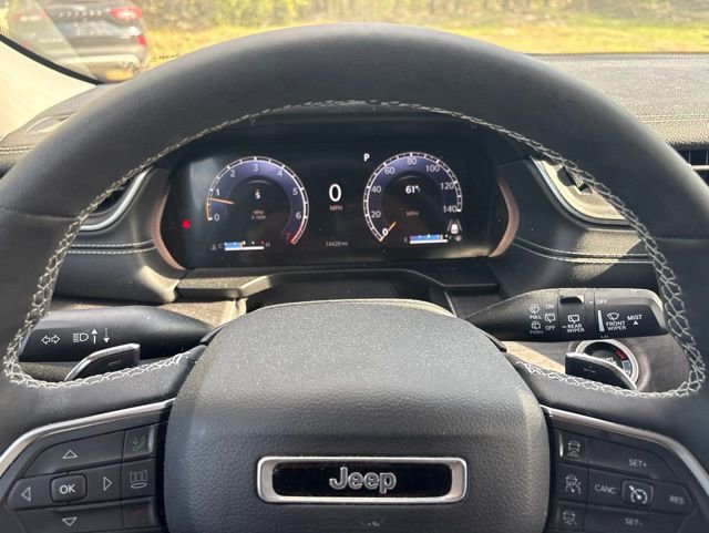 Used 2023 Jeep Grand Cherokee Limited AWD/4WD image 14