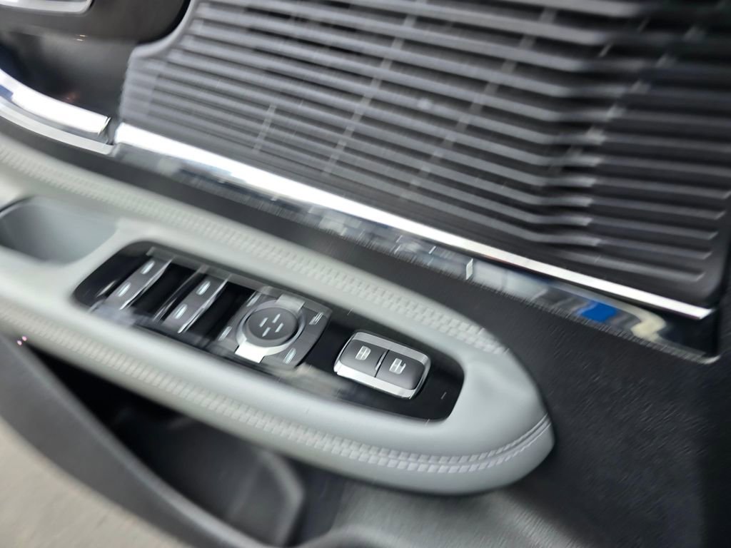 Used 2020 Lincoln Corsair FWD w/ Premium Package image 22