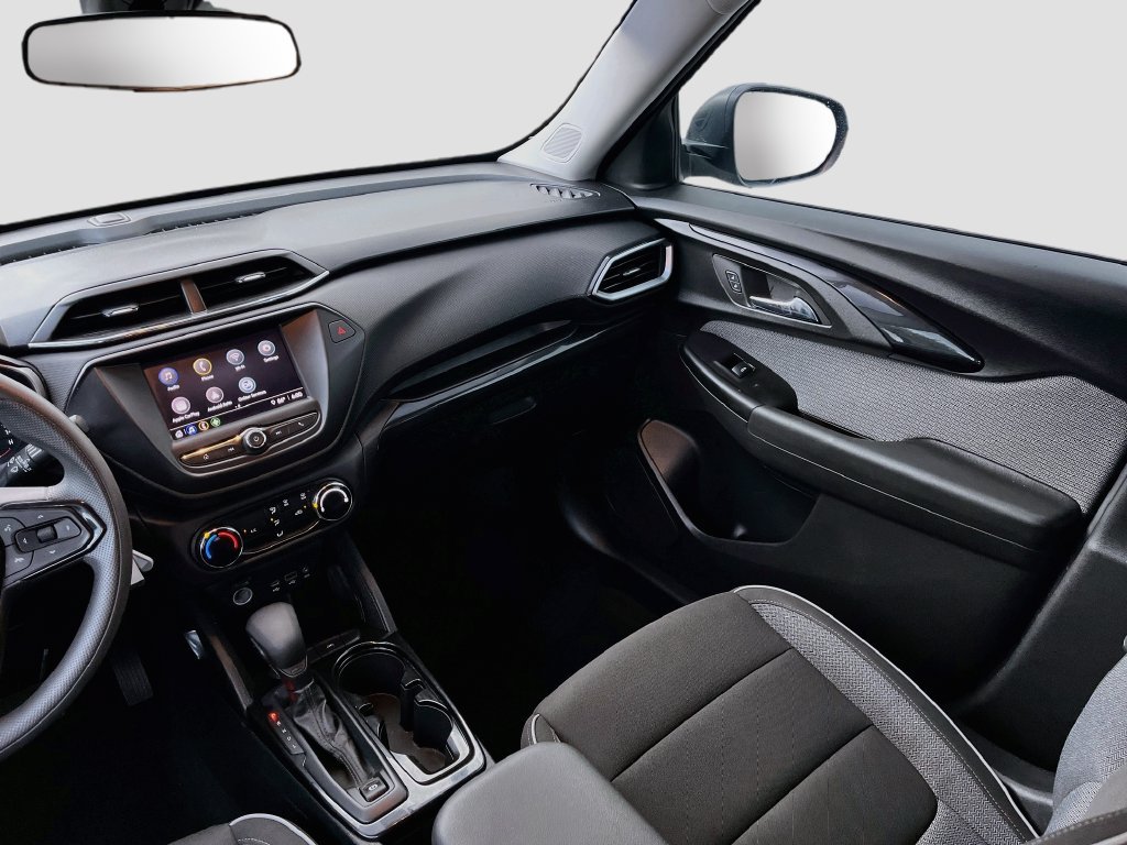 Used 2021 Chevrolet TrailBlazer LS w/ LPO, Blackout Package FWD image 21