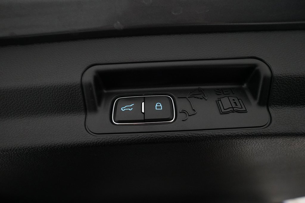 Used 2023 Ford Explorer XLT w/ Equipment Group 202A image 15