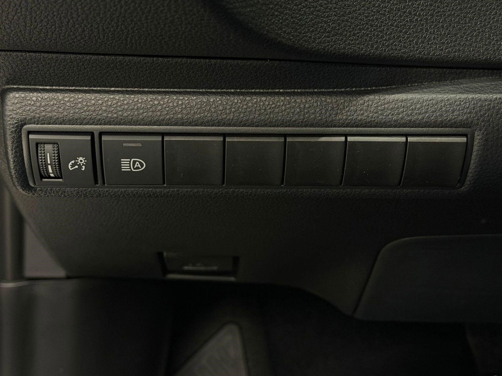 New 2026 Toyota Corolla SE FWD image 15