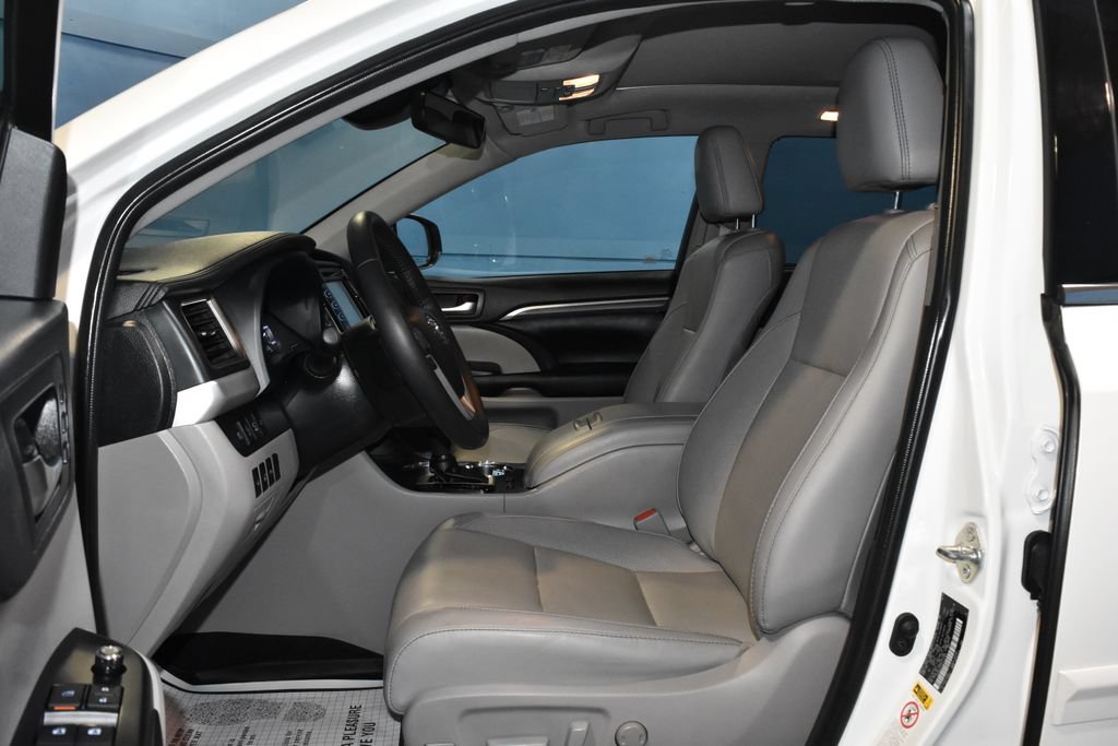 Used 2019 Toyota Highlander Limited Platinum AWD/4WD image 7