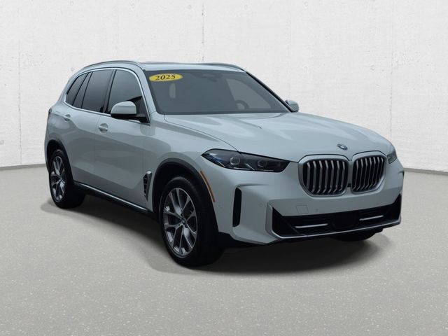 Used 2025 BMW X5 xDrive40i w/ Parking Assistance Package AWD/4WD image 3