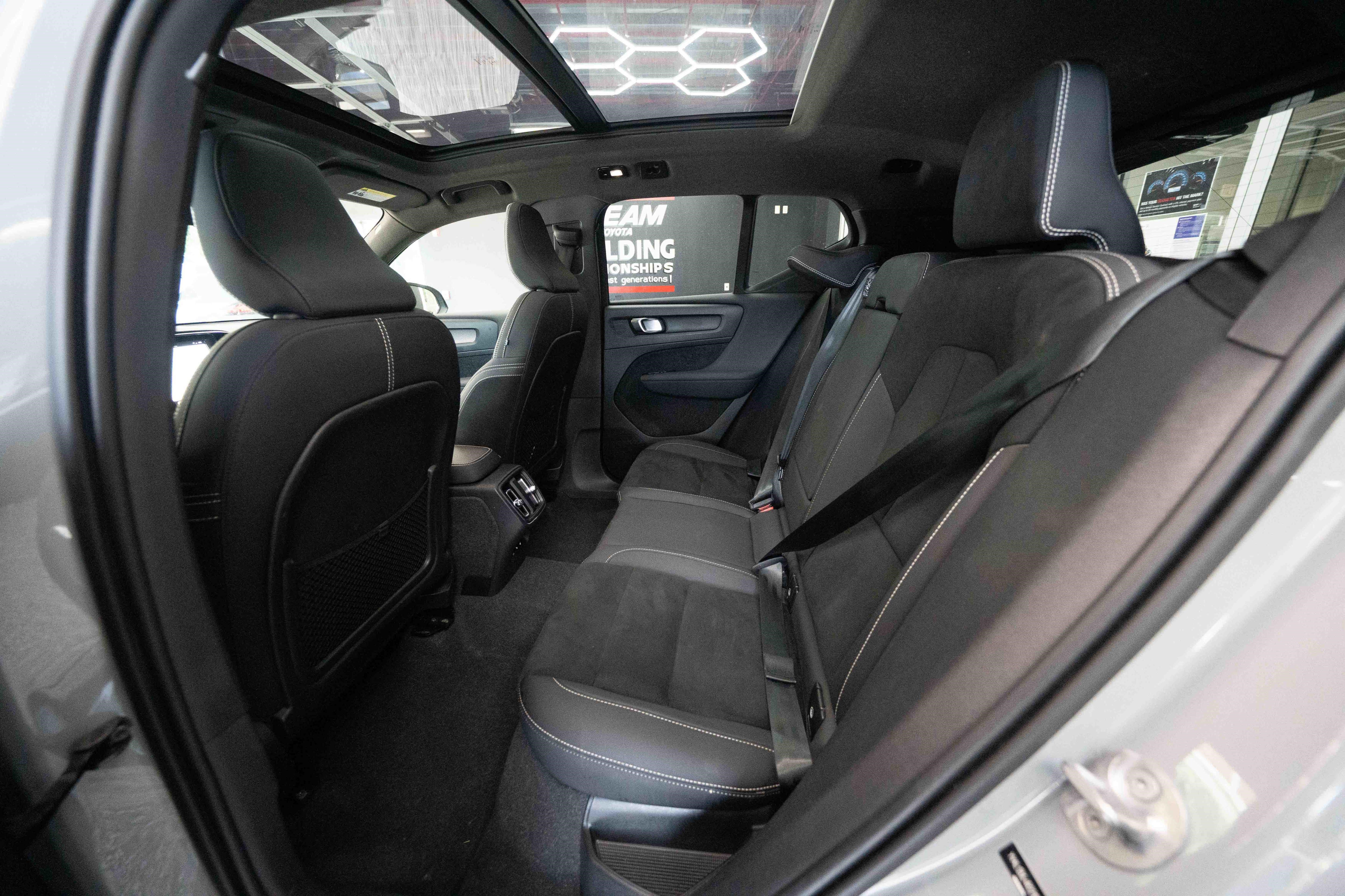 Used 2024 Volvo XC40 B5 Plus w/ Protection Package Premier AWD/4WD image 23