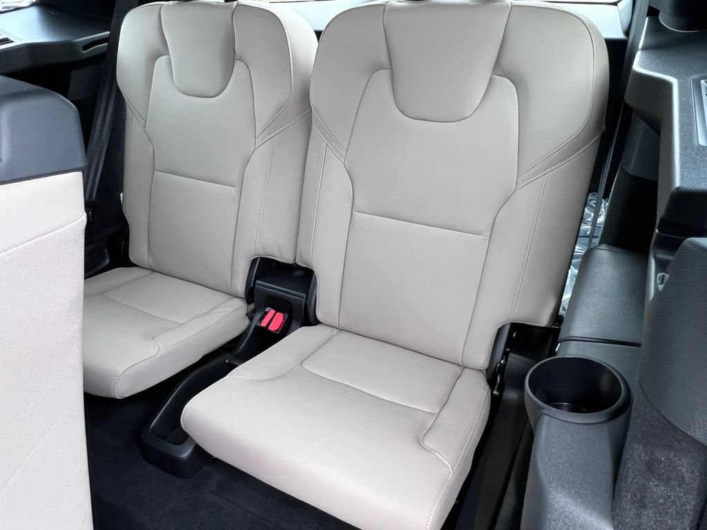 New 2026 Volvo XC90 B6 Plus w/ Protection Package Premier AWD/4WD image 8