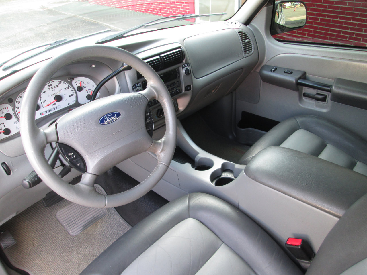 Used 2003 Ford Explorer Sport Trac XLT image 17