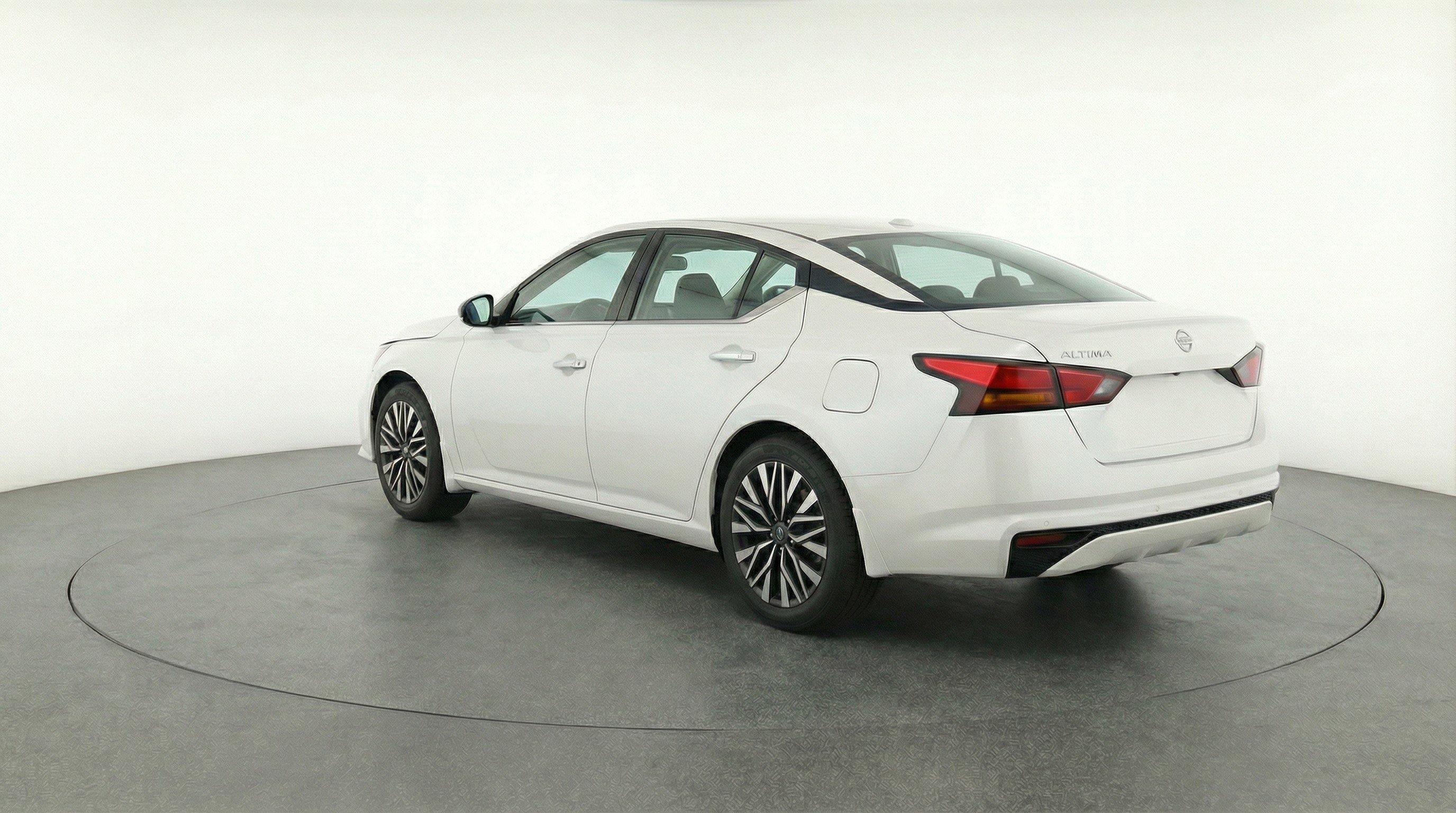 Used 2025 Nissan Altima 2.5 SV FWD image 6