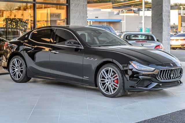 Used 2018 Maserati Ghibli GranSport image 4