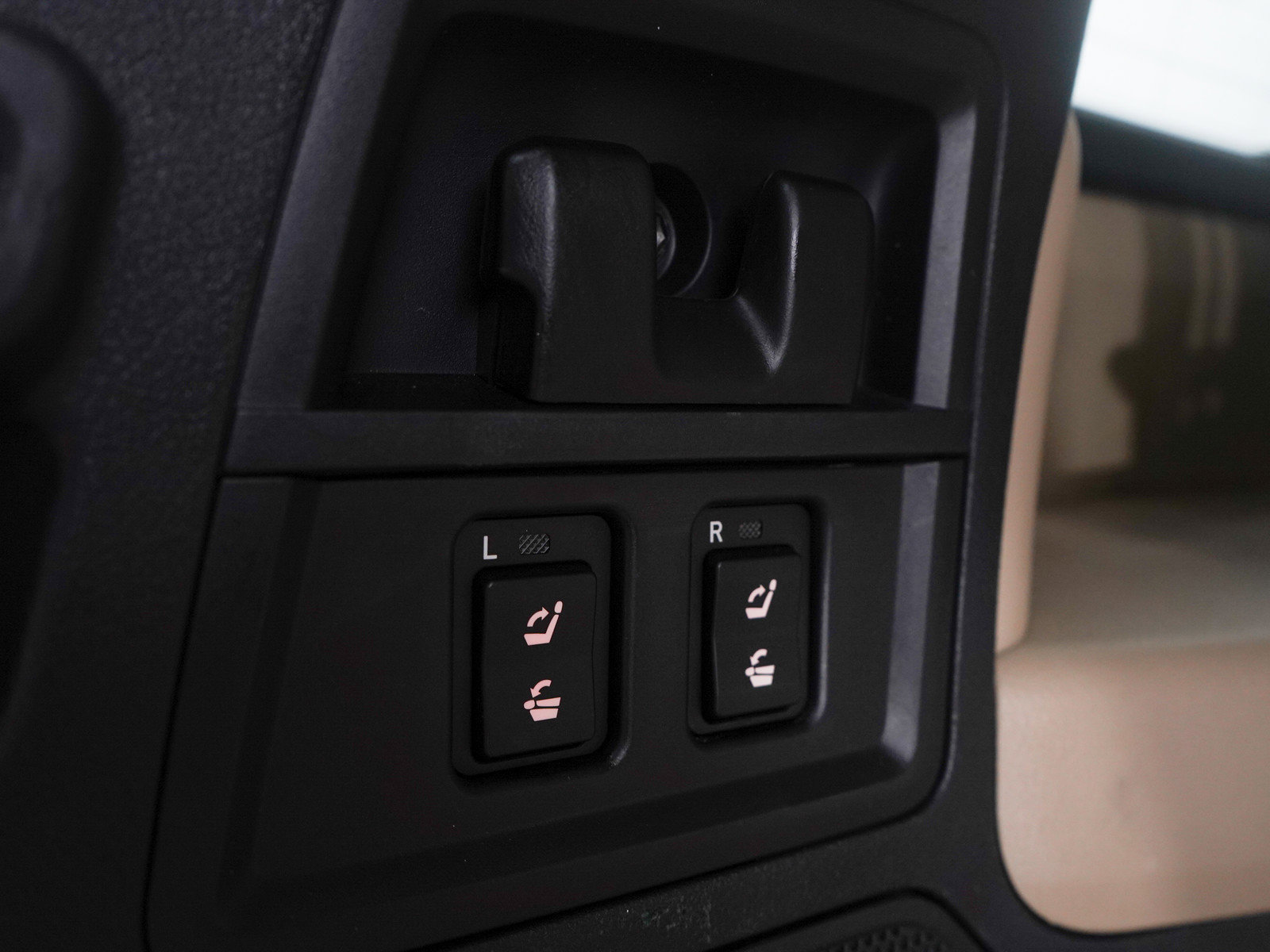 Used 2012 Toyota Sequoia Platinum AWD/4WD image 23