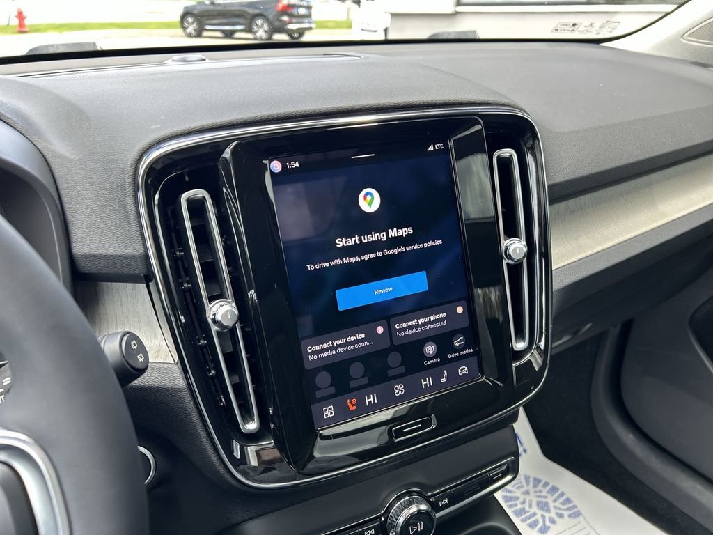 Certified 2023 Volvo XC40 B5 Plus w/ Driver Assist Package image 20