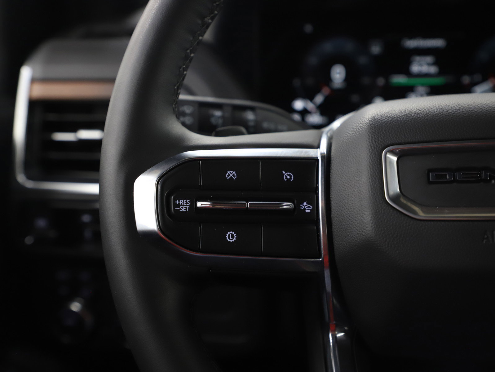 Used 2025 GMC Yukon Denali image 30