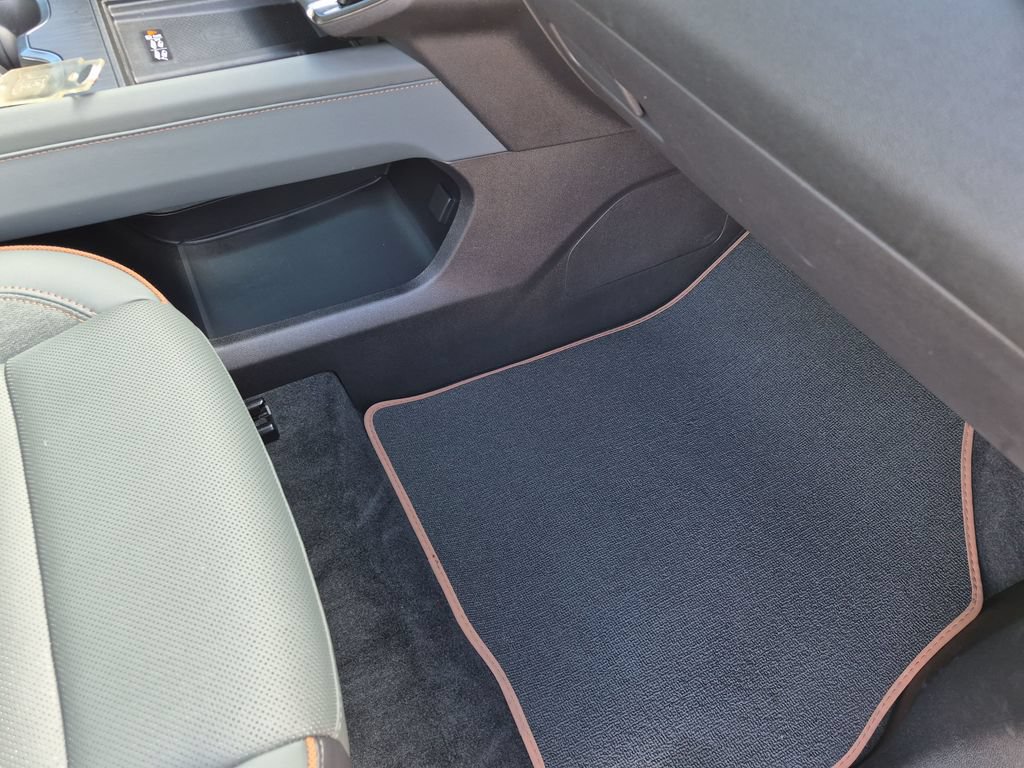 Used 2026 GMC Acadia AT4 w/ Luxury Package AWD/4WD image 42