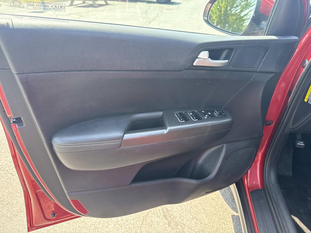 Used 2020 Kia Sportage LX AWD/4WD image 17