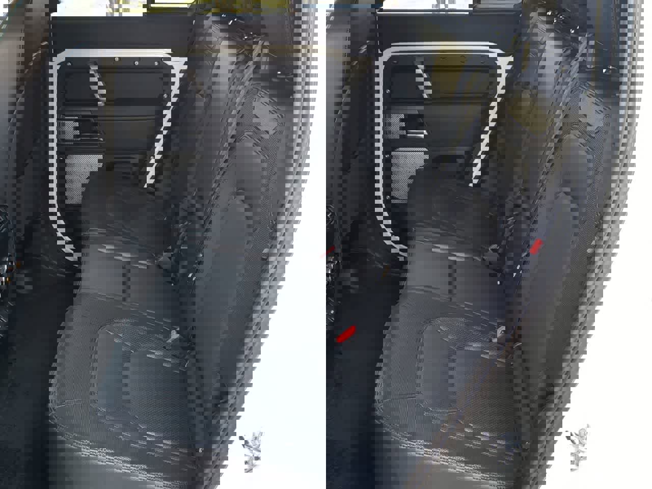 Used 2024 Land Rover Defender 130 X-Dynamic SE image 20