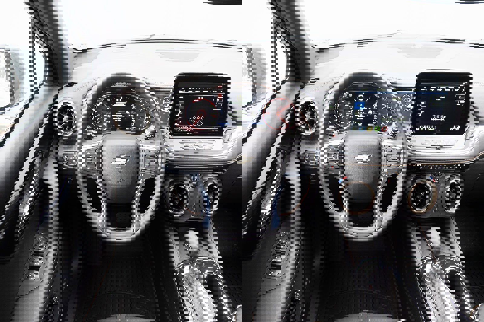 Used 2024 Chevrolet Blazer Premier image 2