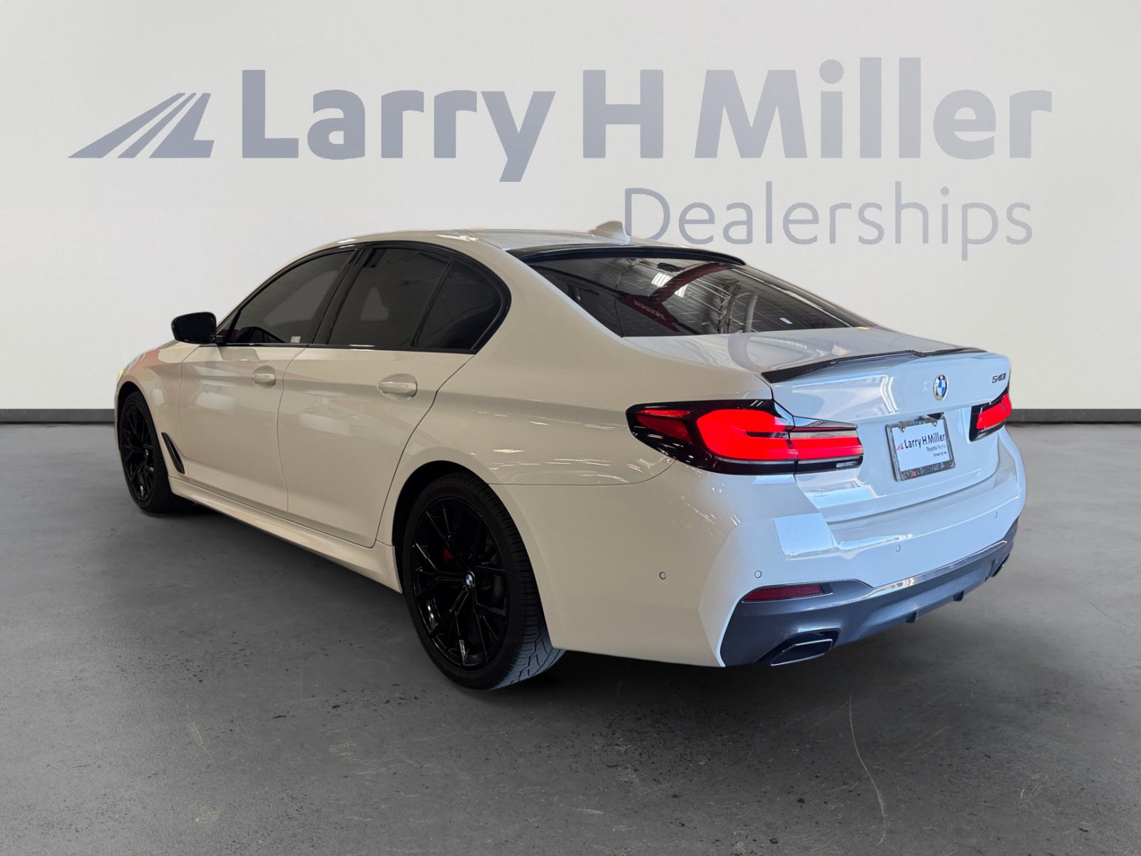 Used 2021 BMW 540i w/ M Sport Package image 3