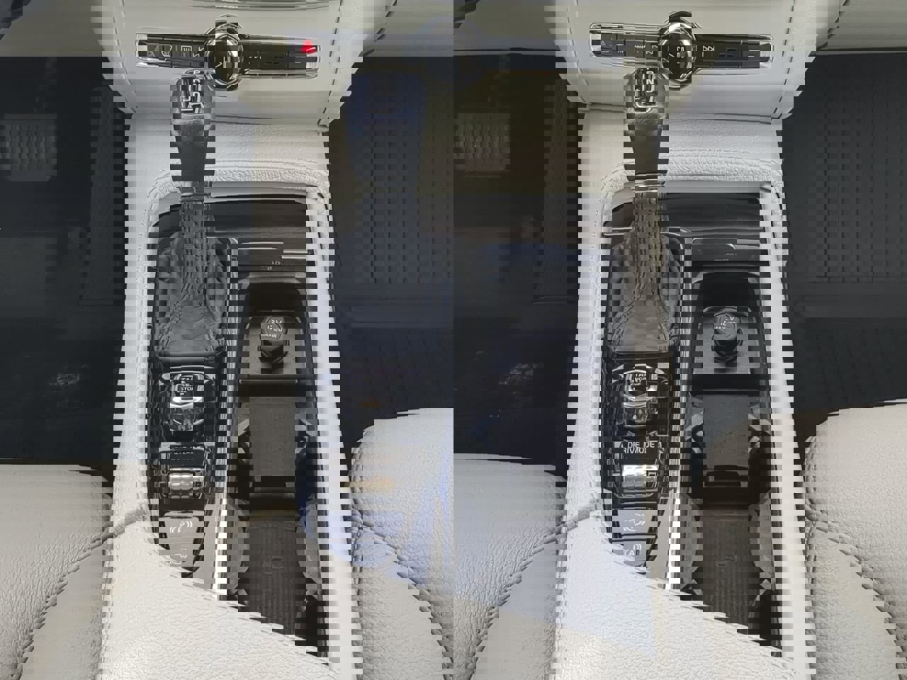 Used 2018 Volvo S90 T5 Momentum w/ Convenience Package image 16