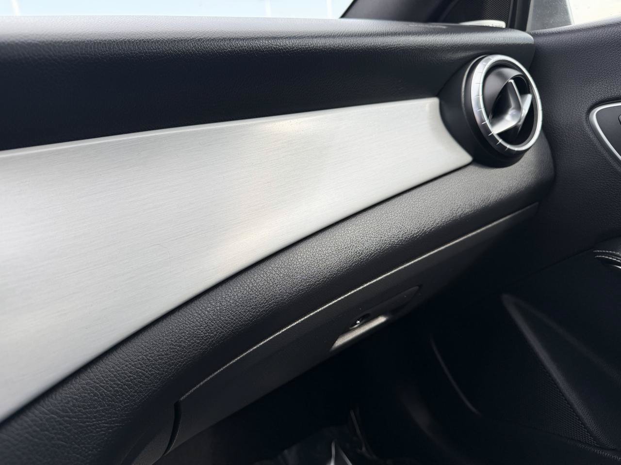 Used 2015 Mercedes-Benz CLA 250 image 21