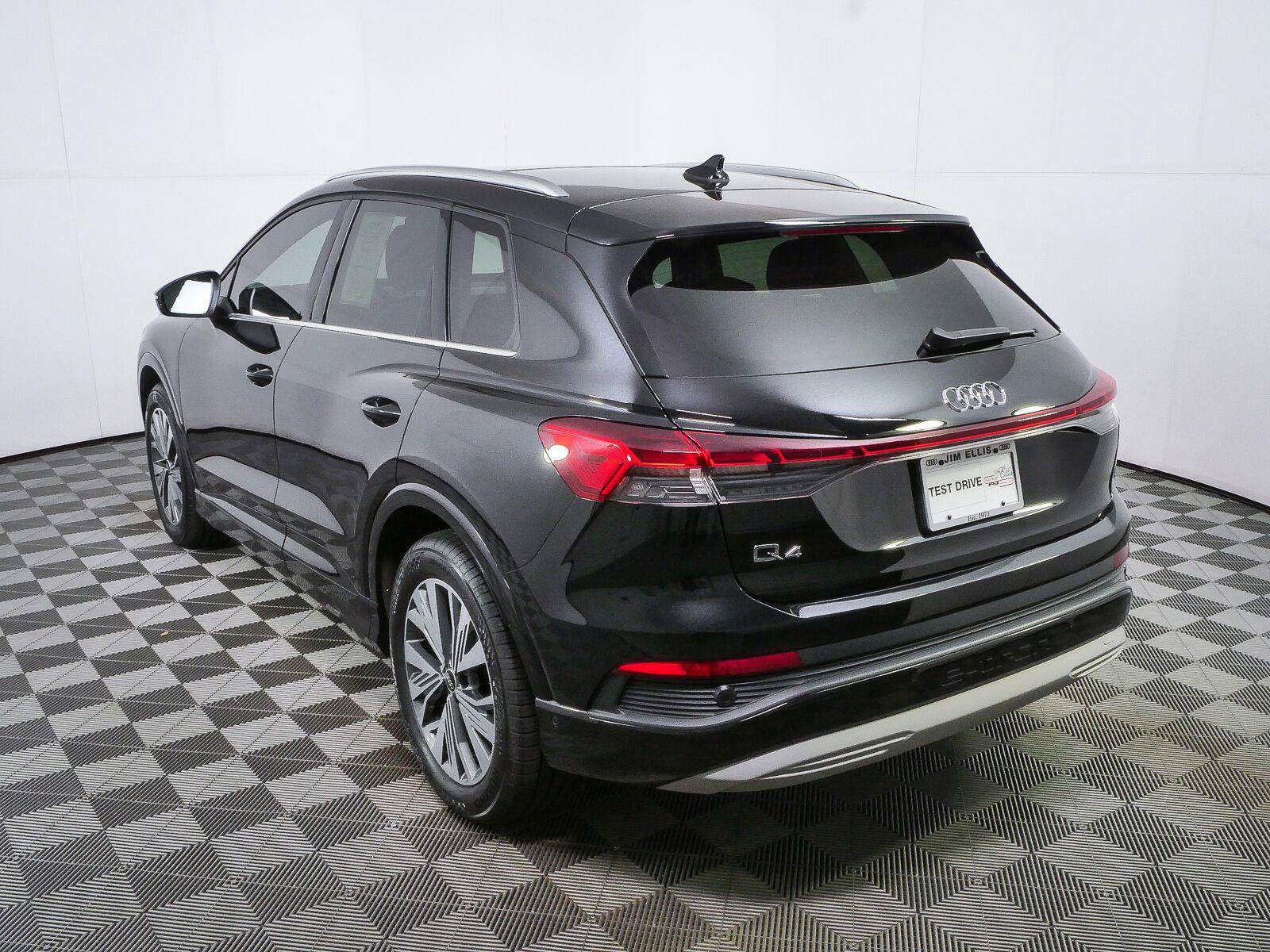 Used 2023 Audi Q4 e-tron Premium Plus w/ Premium Plus RWD image 25