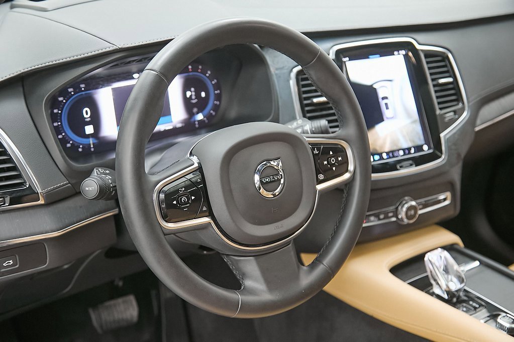 Certified 2023 Volvo XC90 B6 Ultimate w/ Protection Package Premier image 13