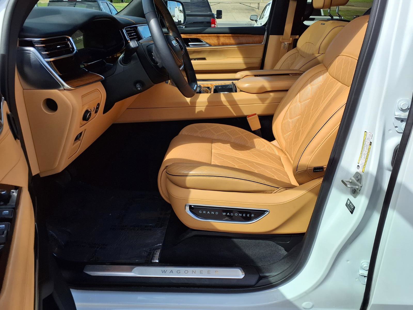 Used 2024 Jeep Grand Wagoneer Series III AWD/4WD image 16