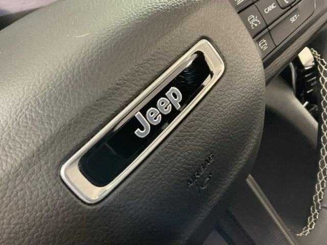 Used 2023 Jeep Grand Cherokee Altitude AWD/4WD image 46