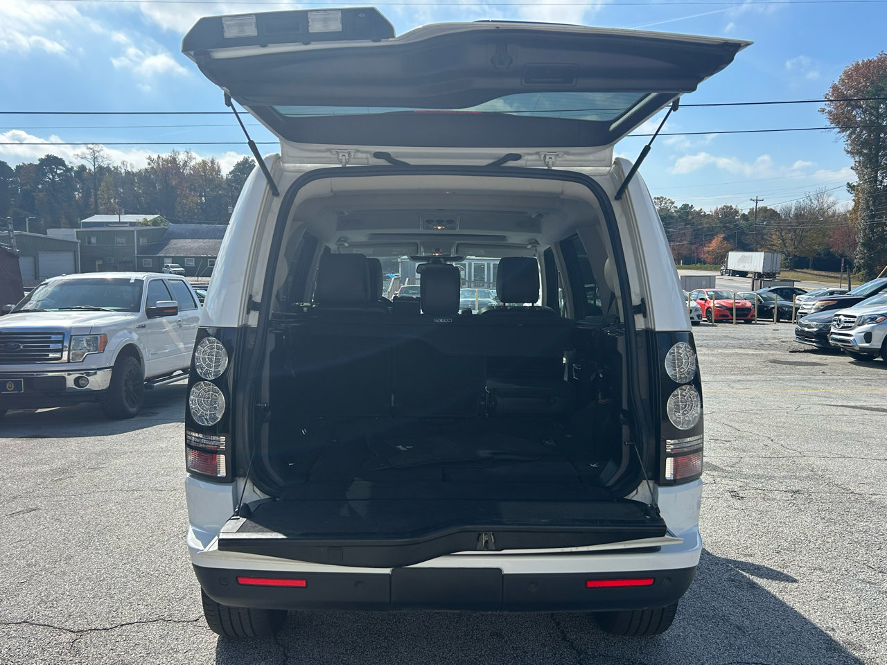 Used 2016 Land Rover LR4 HSE Silver Edition image 5