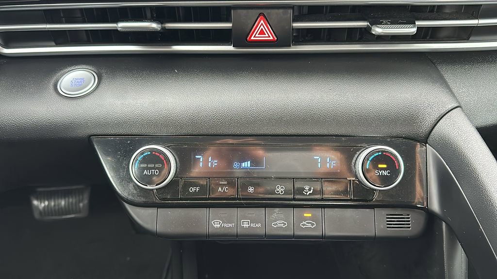 Used 2023 Hyundai Elantra SEL image 25