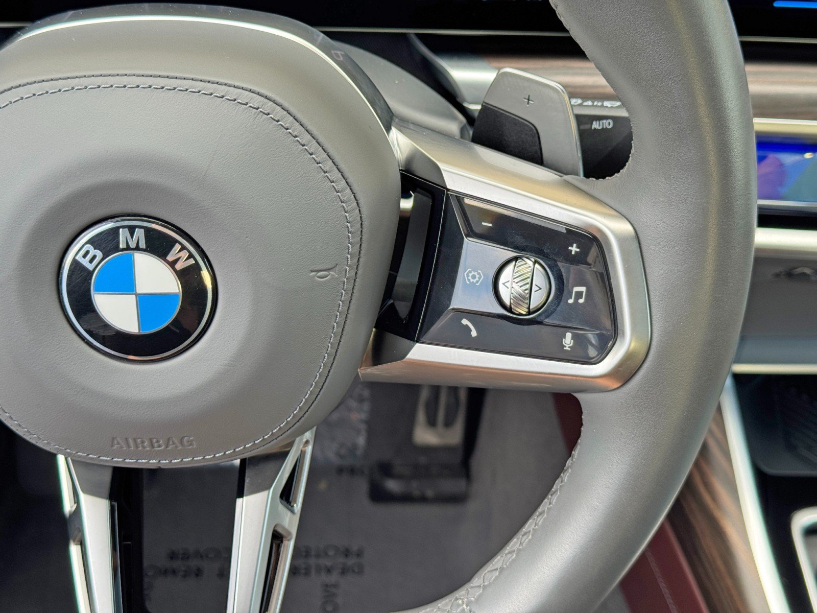 Used 2023 BMW 760i xDrive AWD/4WD image 23