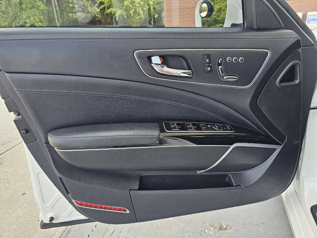 Used 2015 Kia K900 Premium RWD image 22