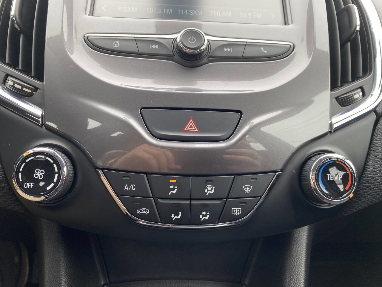Used 2018 Chevrolet Cruze LT FWD image 28