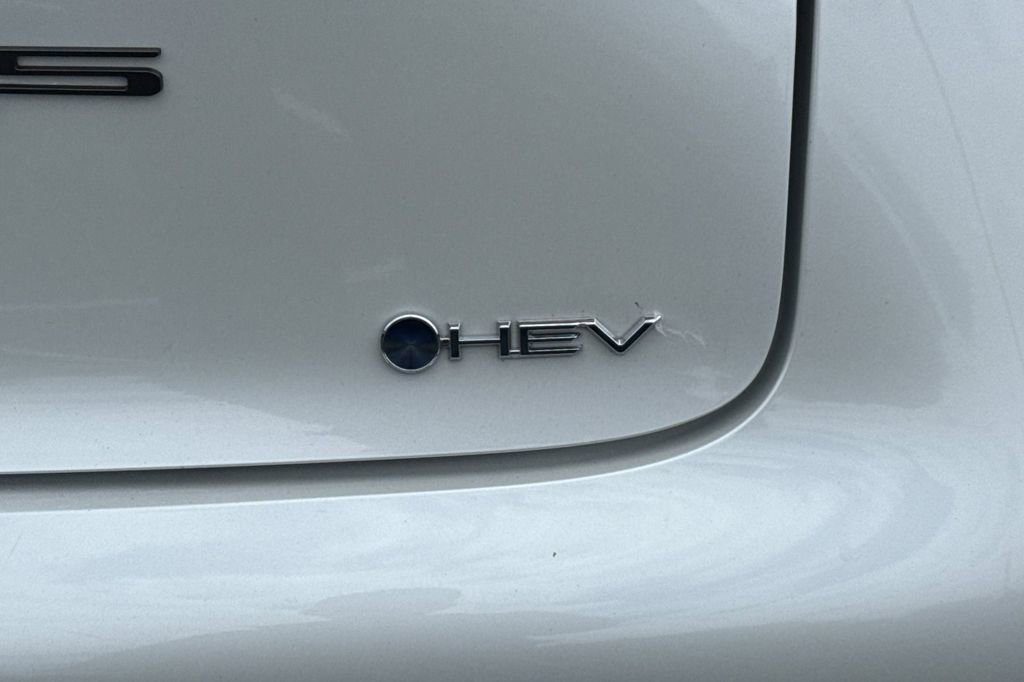 Used 2025 Toyota Prius XLE FWD image 13