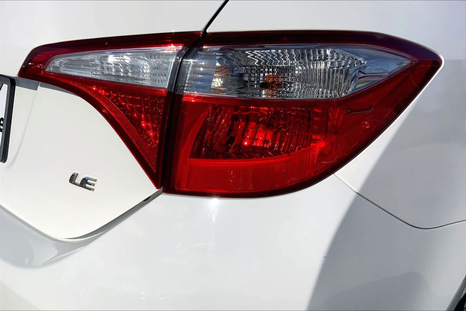 Used 2015 Toyota Corolla LE FWD image 30
