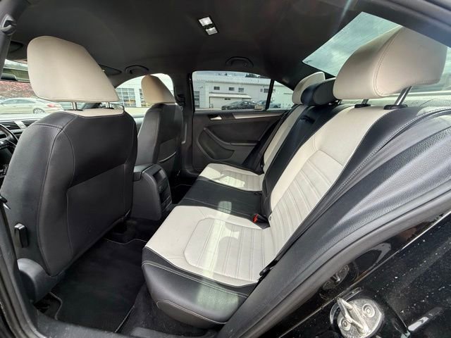 Used 2016 Volkswagen Jetta Sport w/ Lighting Package FWD image 13