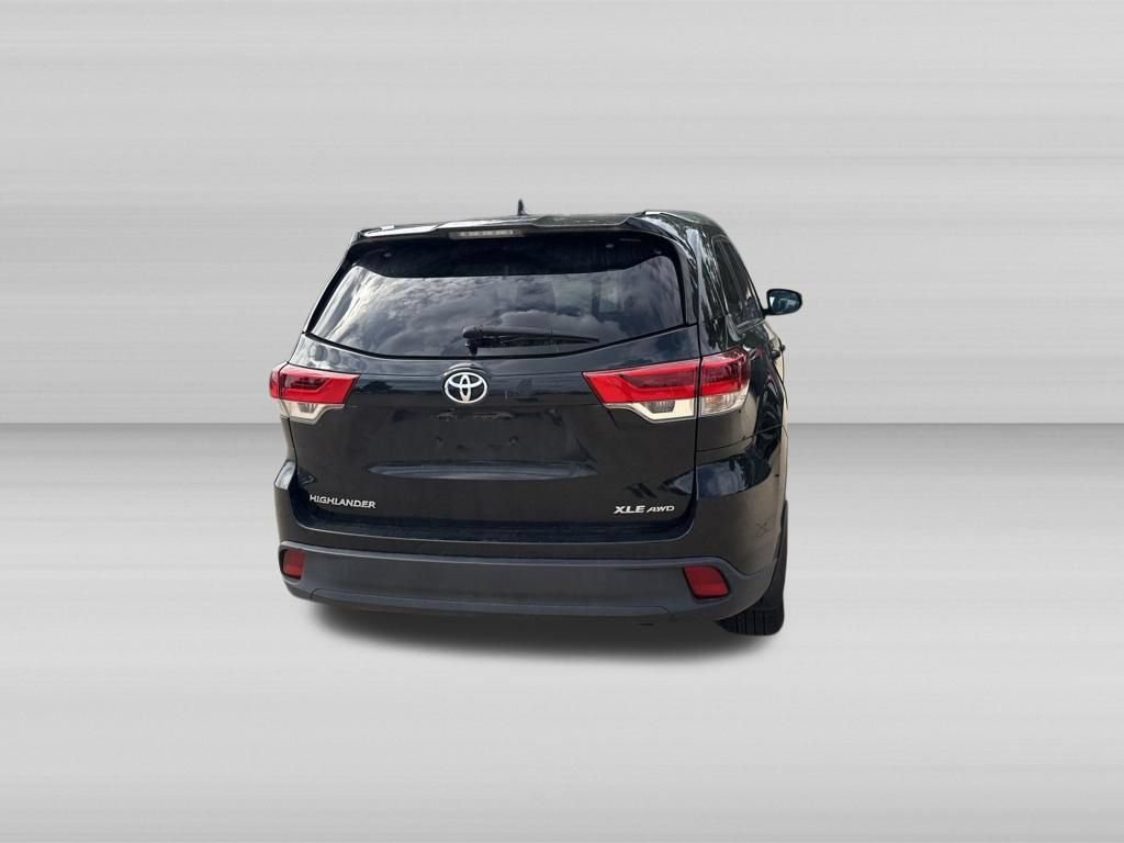 Used 2019 Toyota Highlander XLE AWD/4WD image 5