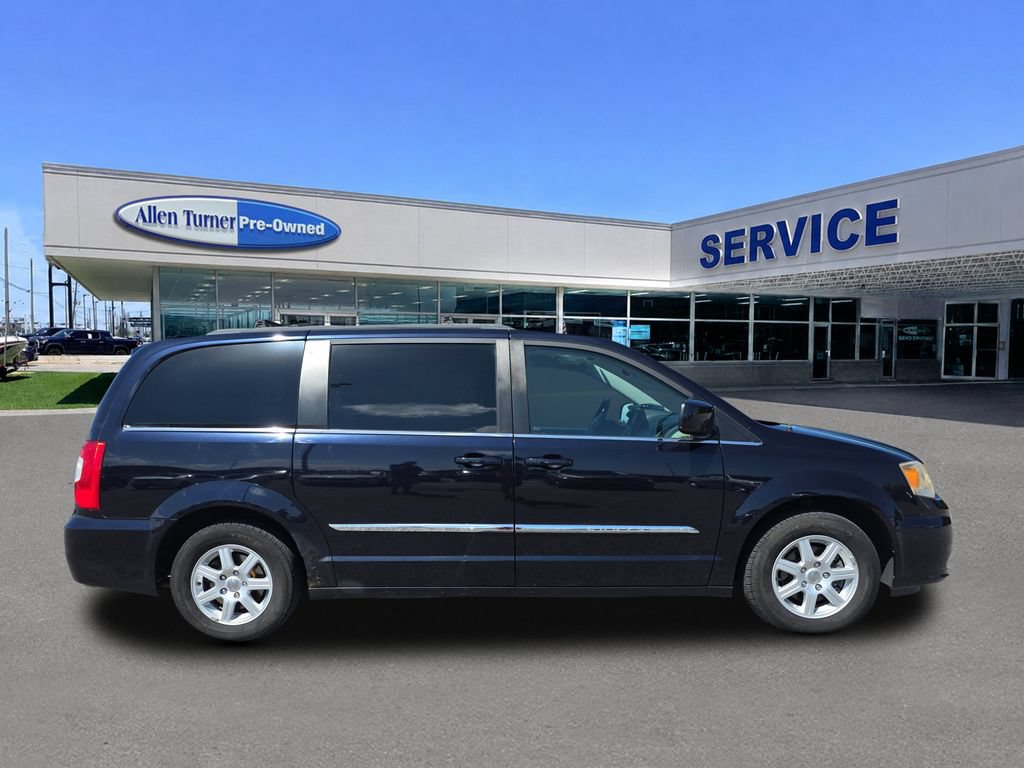 Used 2011 Chrysler Town & Country Touring FWD image 9