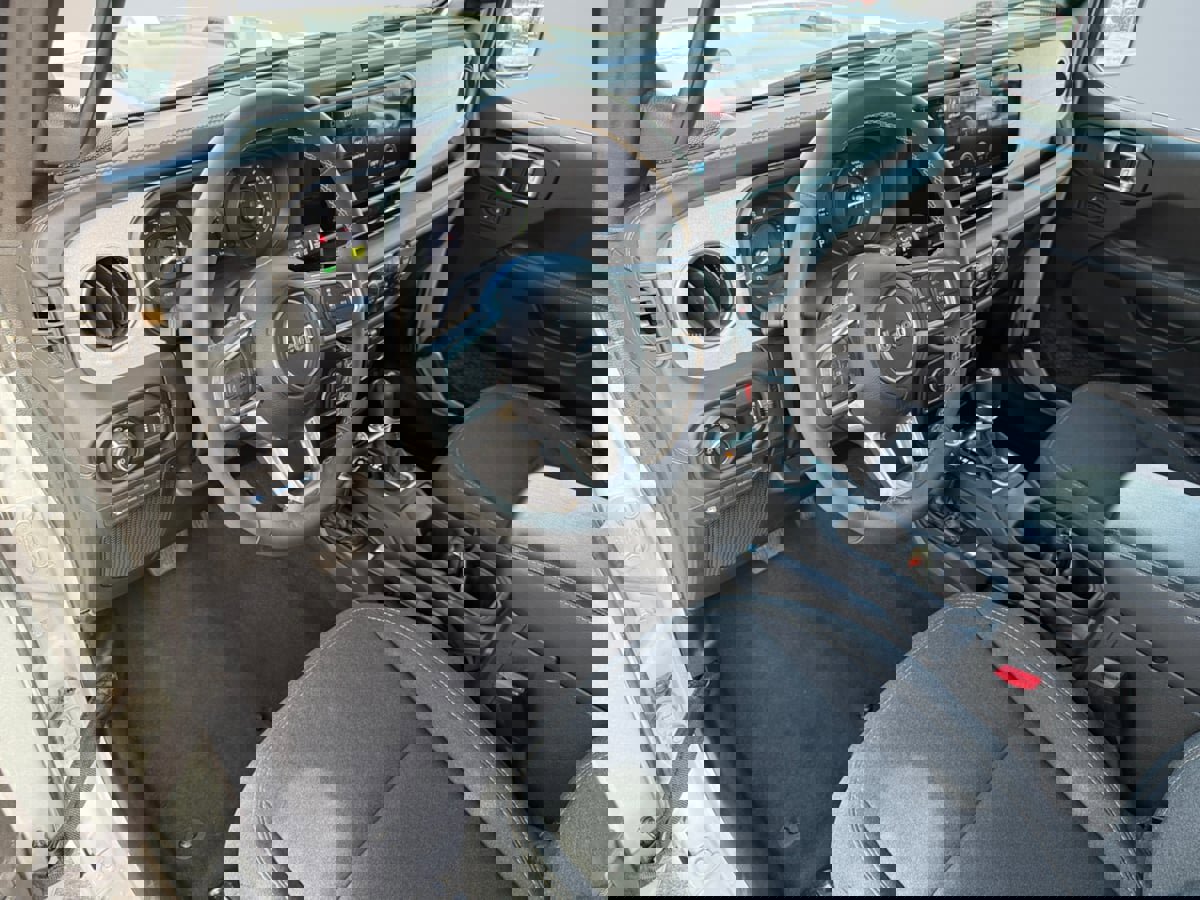 Used 2024 Jeep Wrangler Sahara image 15