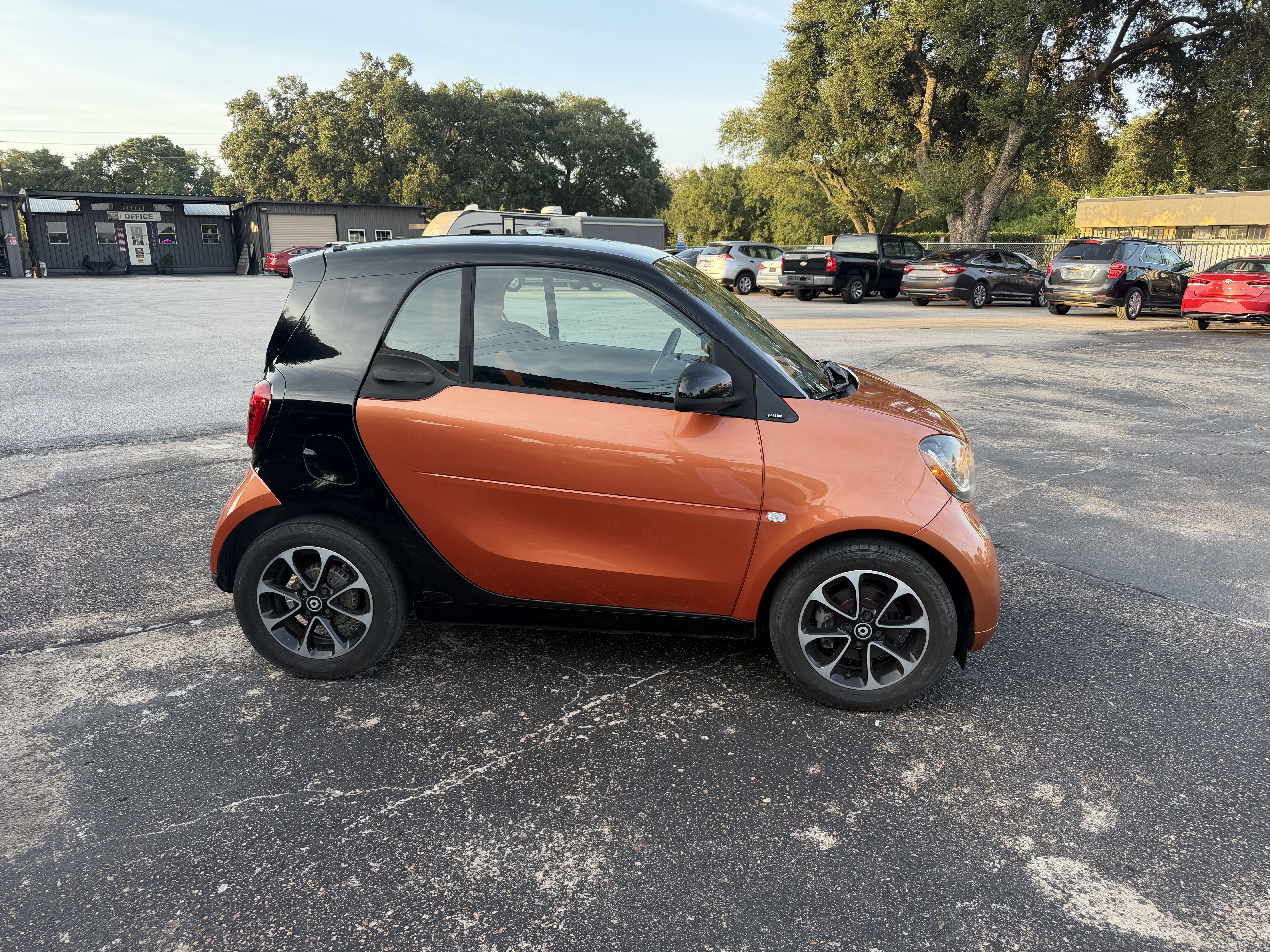 Used 2016 smart fortwo passion RWD image 7
