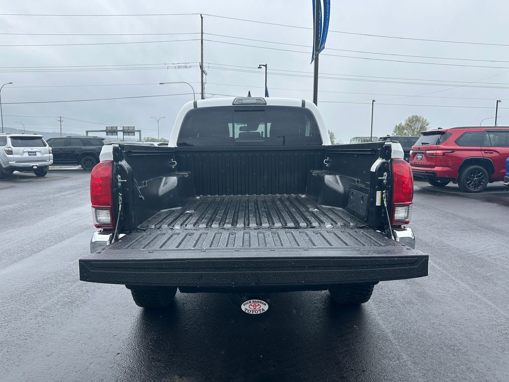 Used 2019 Toyota Tacoma SR5 AWD/4WD image 11