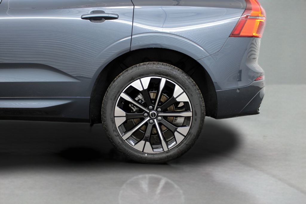New 2026 Volvo XC60 B5 Plus w/ Protection Package Premier AWD/4WD image 38