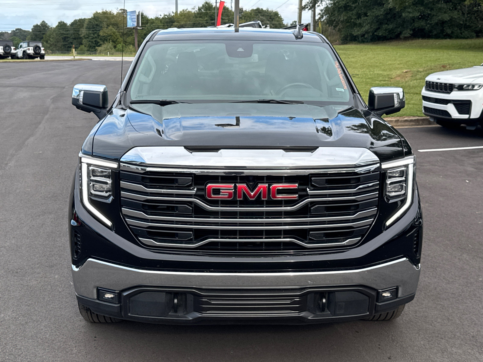 Used 2025 GMC Sierra 1500 SLT AWD/4WD image 2