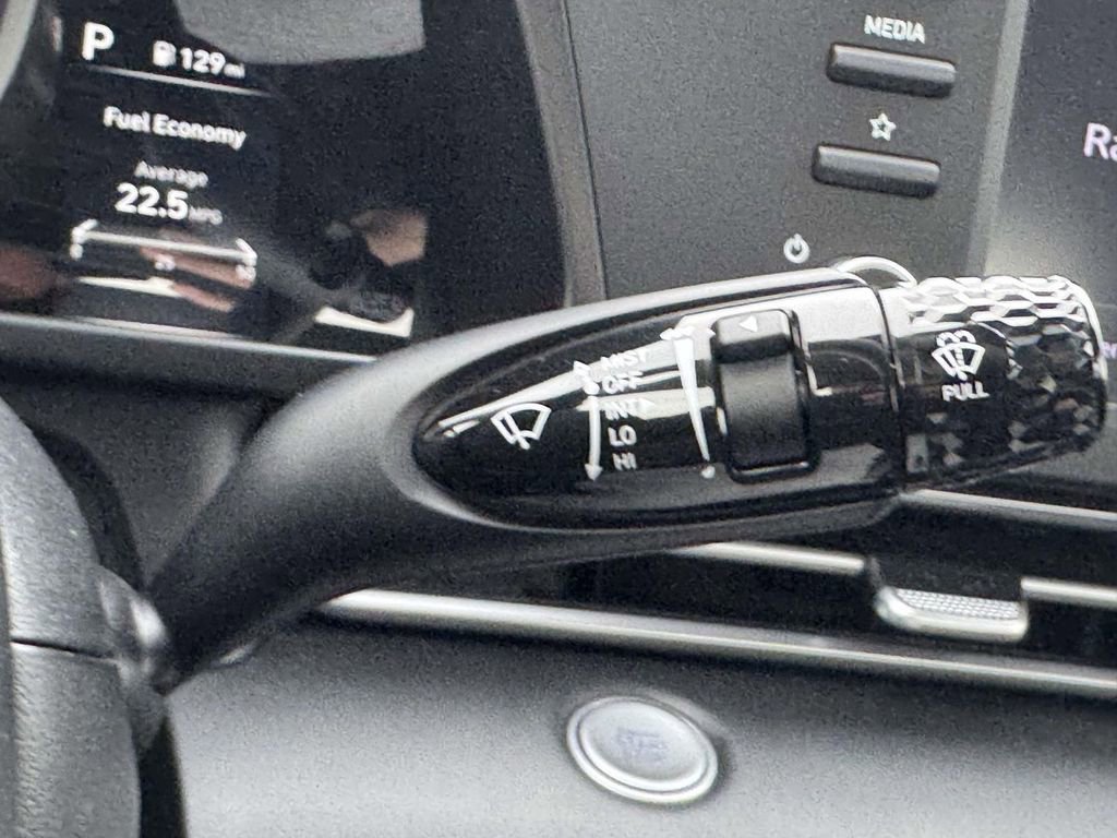 Certified 2023 Hyundai Elantra SEL image 21