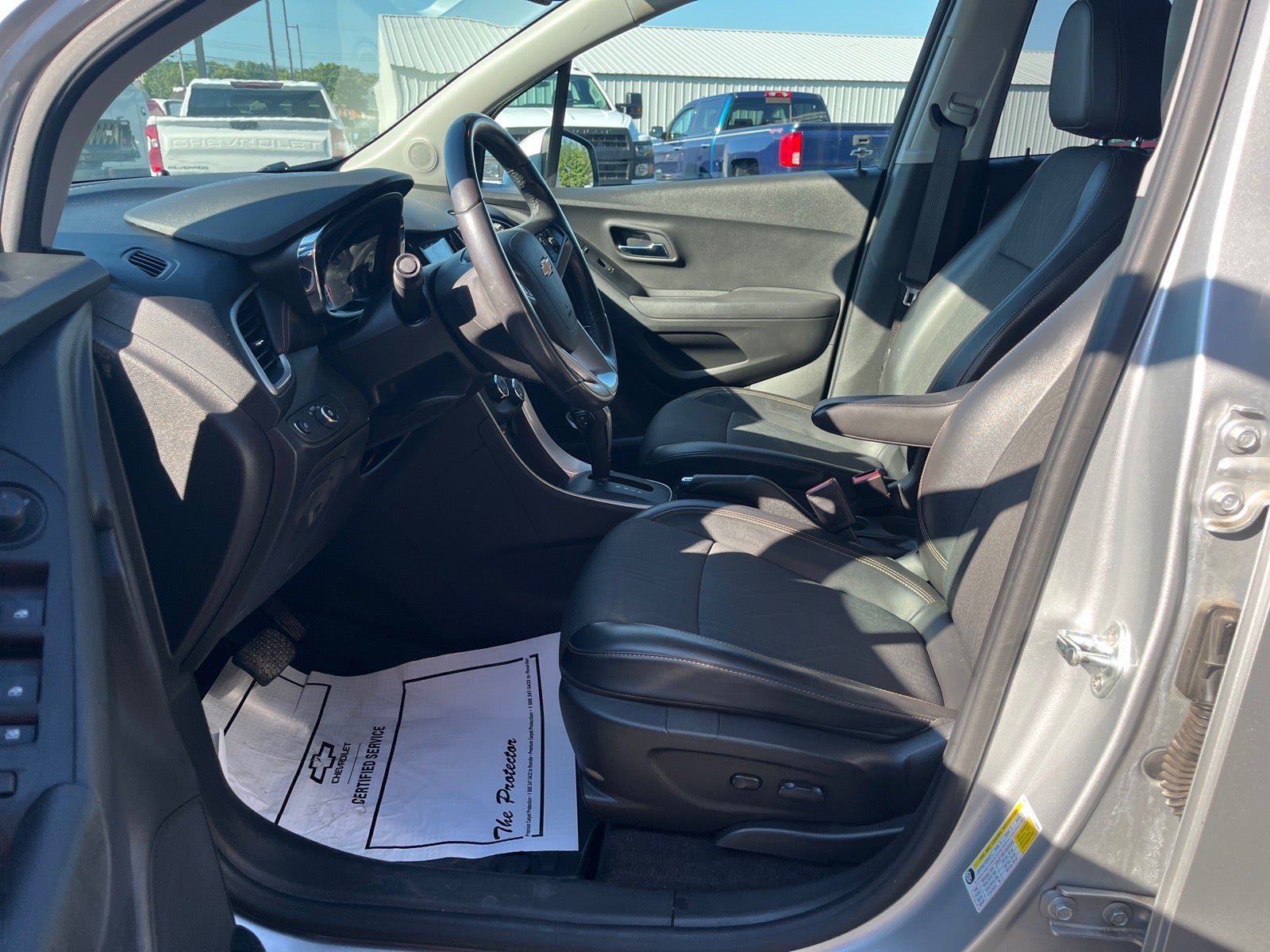 Used 2019 Chevrolet Trax LT w/ LT Convenience Package AWD/4WD image 17