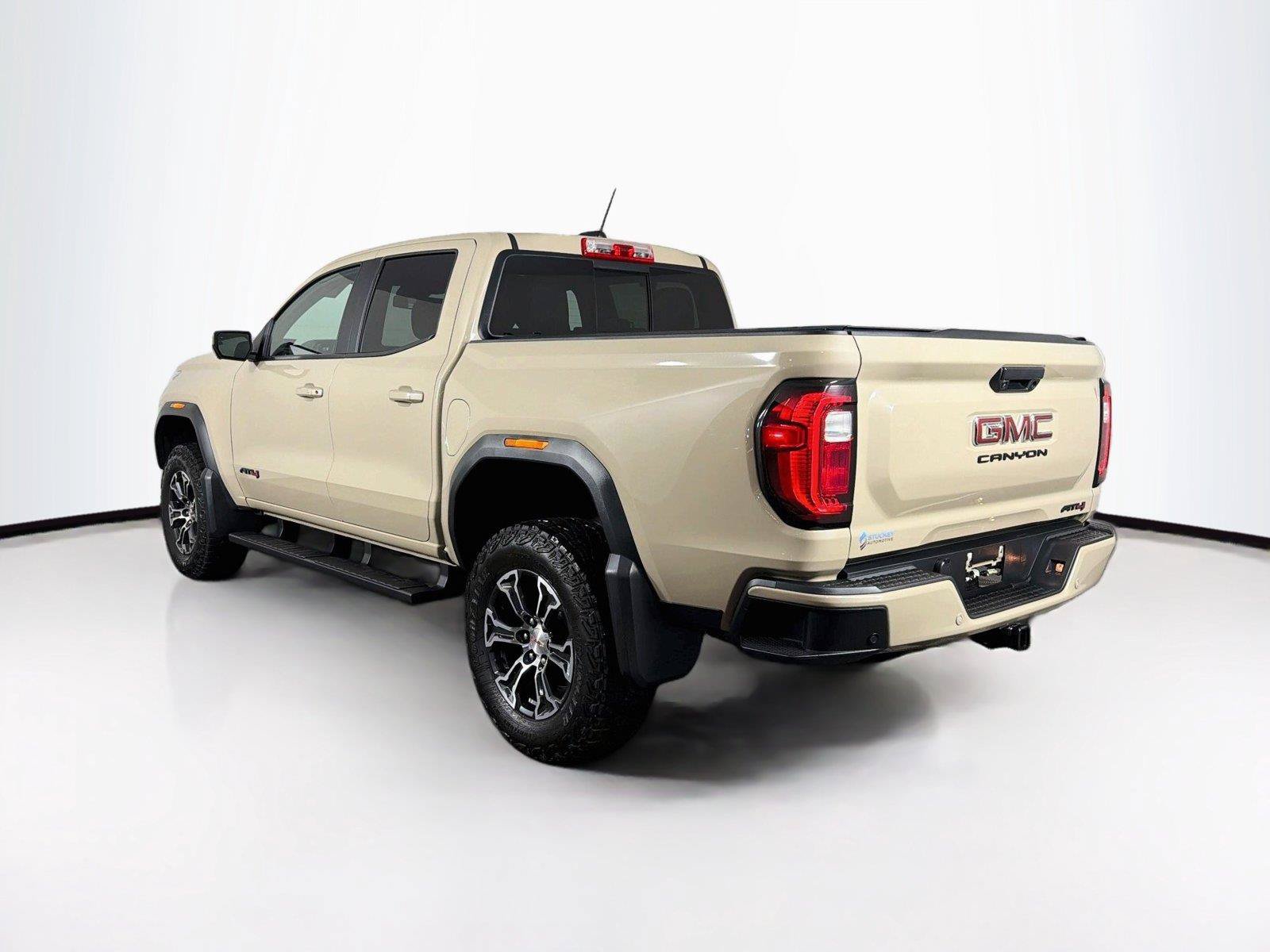 Used 2023 GMC Canyon AT4 w/ AT4 Premium Package AWD/4WD image 9